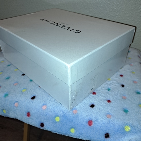 Givenchy Shoe Box (Empty) and dustbags - Picture 6 of 14
